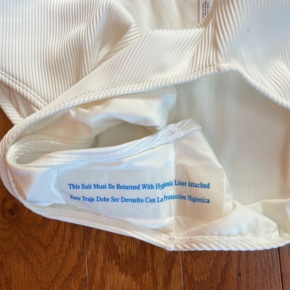 Mae Bikini Large‎ - Picture 13 of 13